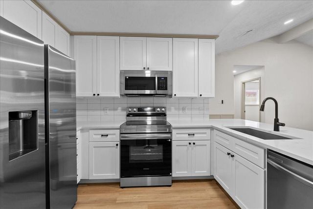 411 Topsail Way, Crosby, TX 77532