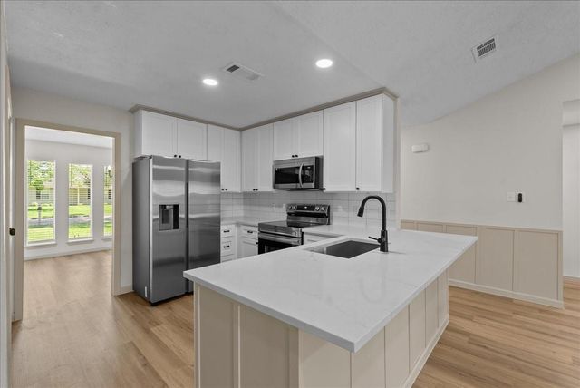411 Topsail Way, Crosby, TX 77532
