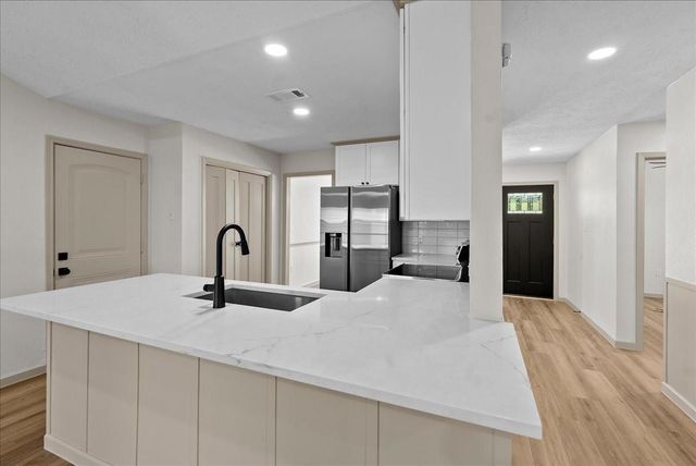 411 Topsail Way, Crosby, TX 77532