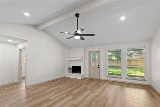 411 Topsail Way, Crosby, TX 77532