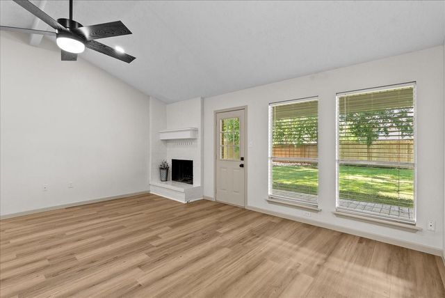 411 Topsail Way, Crosby, TX 77532