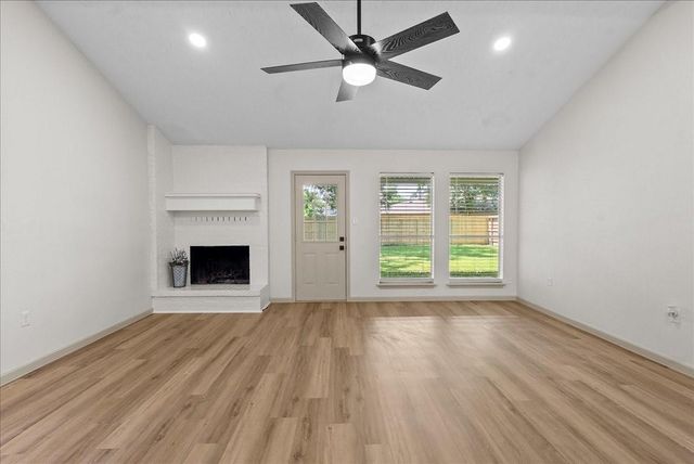 411 Topsail Way, Crosby, TX 77532
