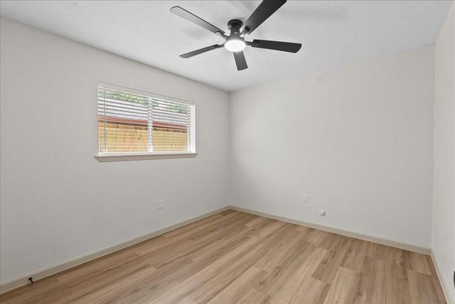 411 Topsail Way, Crosby, TX 77532