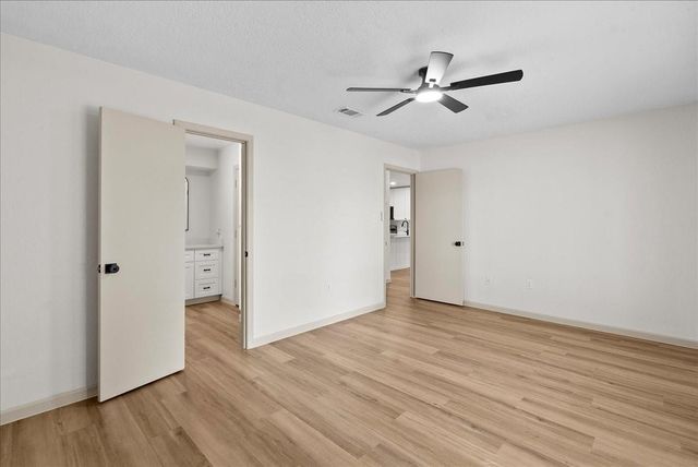 411 Topsail Way, Crosby, TX 77532
