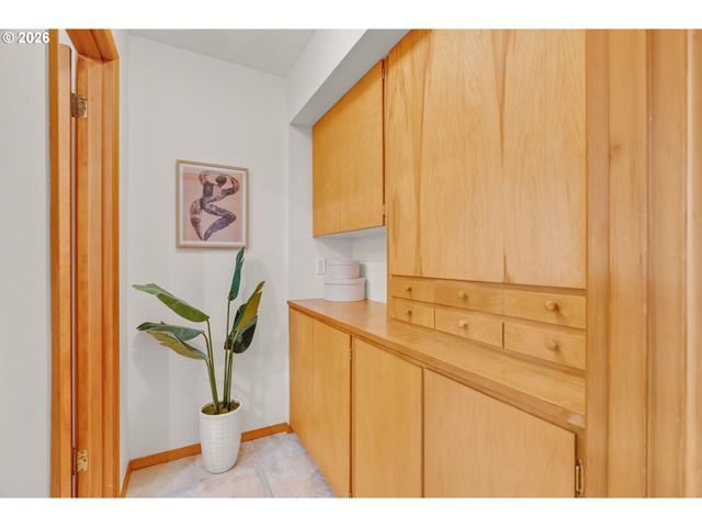 6246 Sw 37TH Ave, Portland, OR 97221