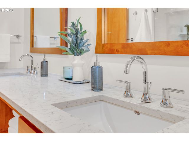 6246 Sw 37TH Ave, Portland, OR 97221