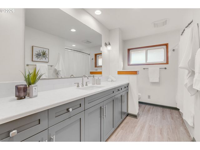 6246 Sw 37TH Ave, Portland, OR 97221