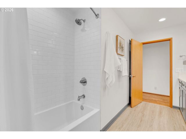 6246 Sw 37TH Ave, Portland, OR 97221