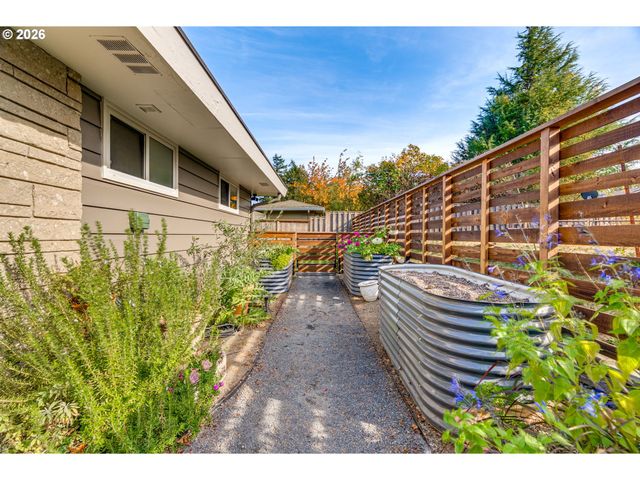 6246 Sw 37TH Ave, Portland, OR 97221