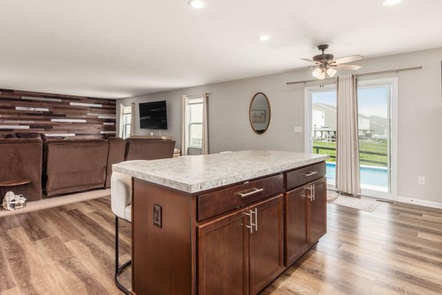 198 Rosewood Loop SW, Commercial Point, OH 43116