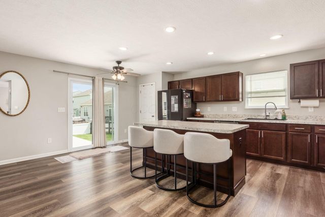 198 Rosewood Loop SW, Commercial Point, OH 43116