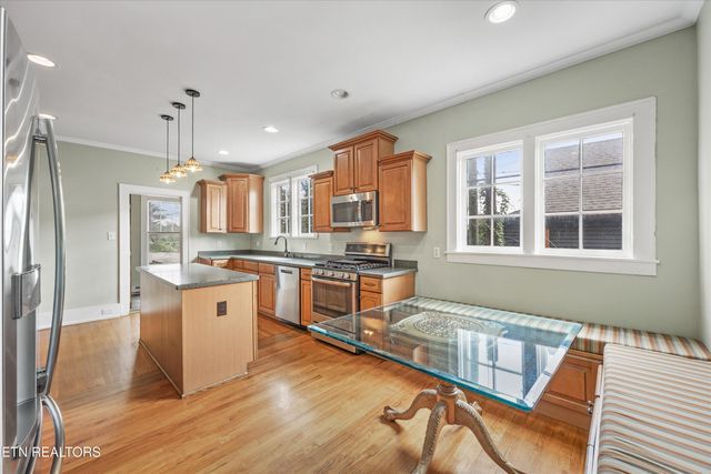 1011 Thompson Place, Knoxville, TN 37917