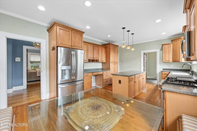 1011 Thompson Place, Knoxville, TN 37917