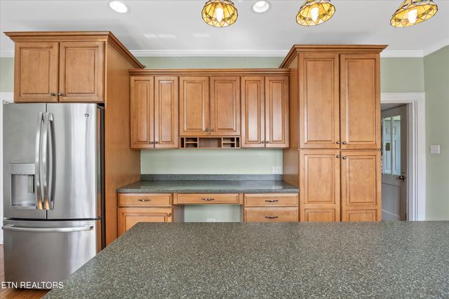 1011 Thompson Place, Knoxville, TN 37917