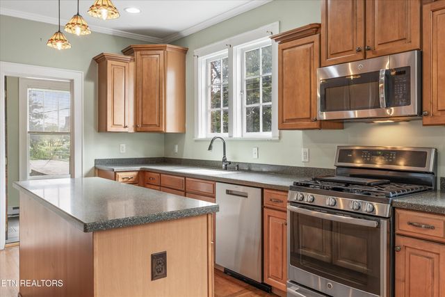 1011 Thompson Place, Knoxville, TN 37917