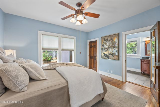 1011 Thompson Place, Knoxville, TN 37917