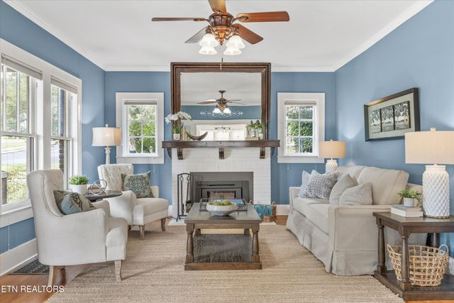 1011 Thompson Place, Knoxville, TN 37917