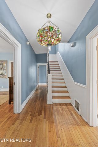 1011 Thompson Place, Knoxville, TN 37917