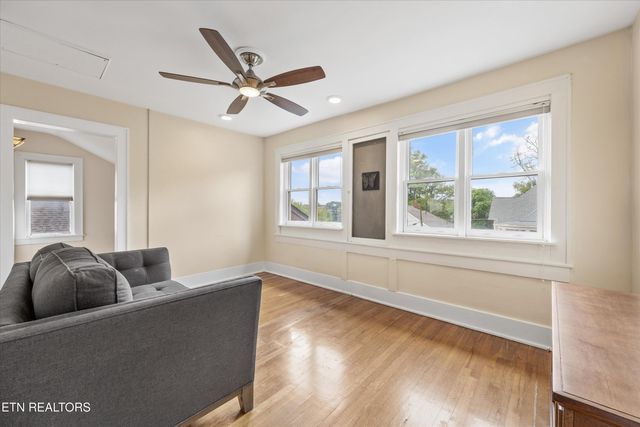 1011 Thompson Place, Knoxville, TN 37917