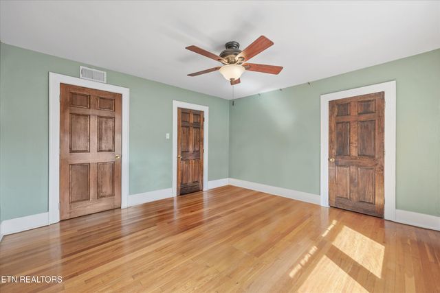 1011 Thompson Place, Knoxville, TN 37917