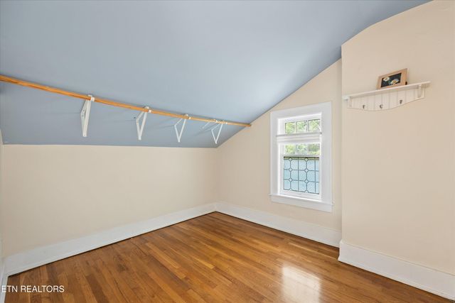 1011 Thompson Place, Knoxville, TN 37917