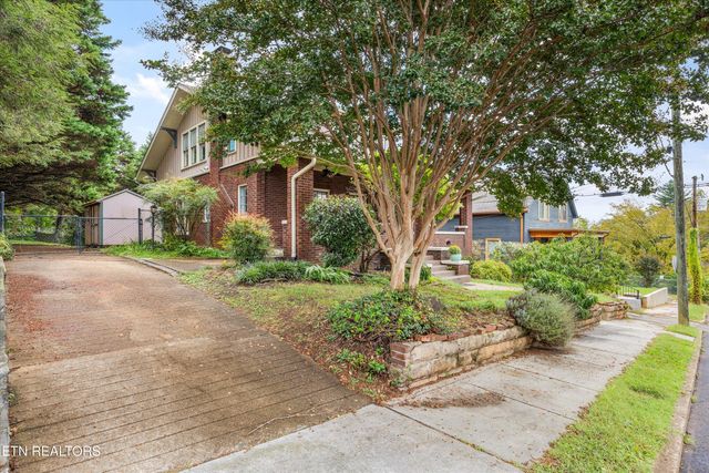 1011 Thompson Place, Knoxville, TN 37917