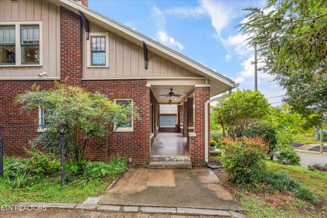 1011 Thompson Place, Knoxville, TN 37917