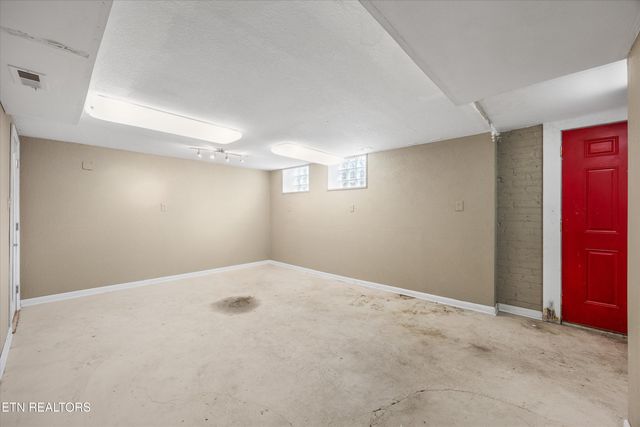 1011 Thompson Place, Knoxville, TN 37917