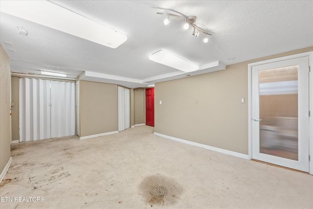 1011 Thompson Place, Knoxville, TN 37917