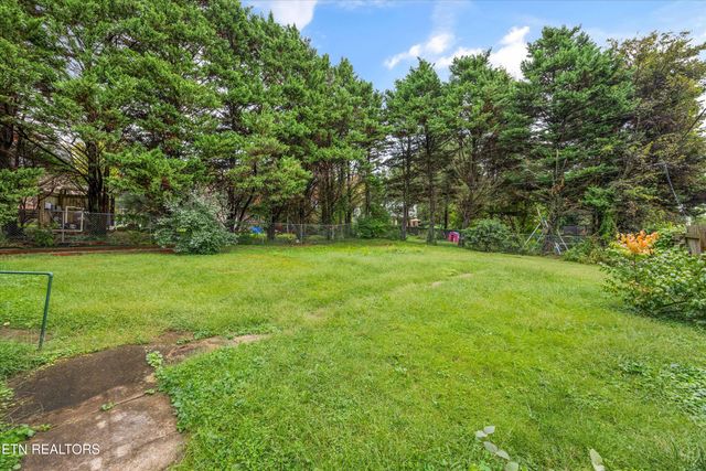 1011 Thompson Place, Knoxville, TN 37917