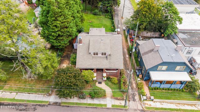 1011 Thompson Place, Knoxville, TN 37917