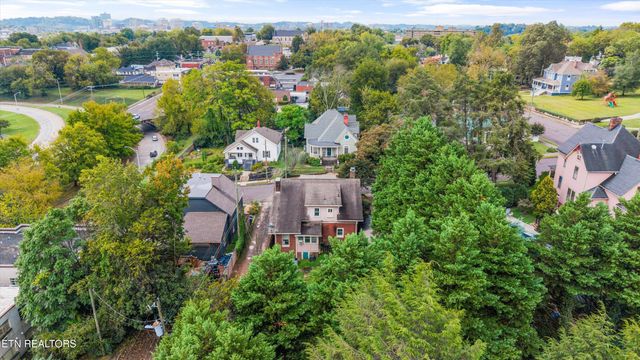 1011 Thompson Place, Knoxville, TN 37917