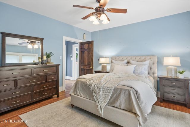 1011 Thompson Place, Knoxville, TN 37917