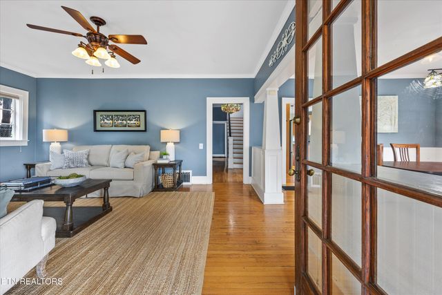 1011 Thompson Place, Knoxville, TN 37917