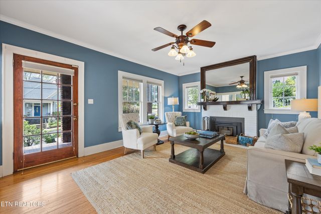 1011 Thompson Place, Knoxville, TN 37917