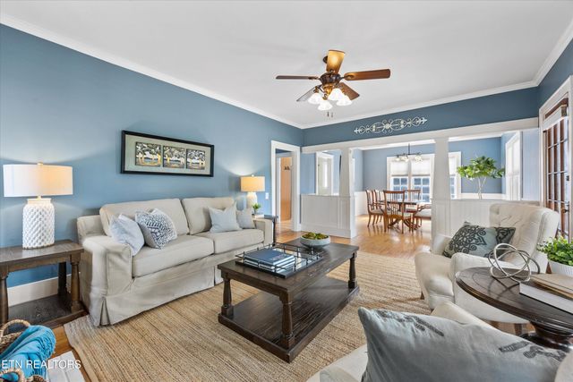 1011 Thompson Place, Knoxville, TN 37917