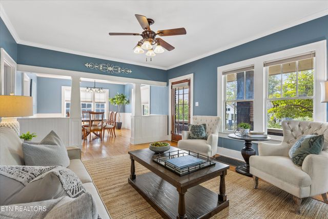 1011 Thompson Place, Knoxville, TN 37917