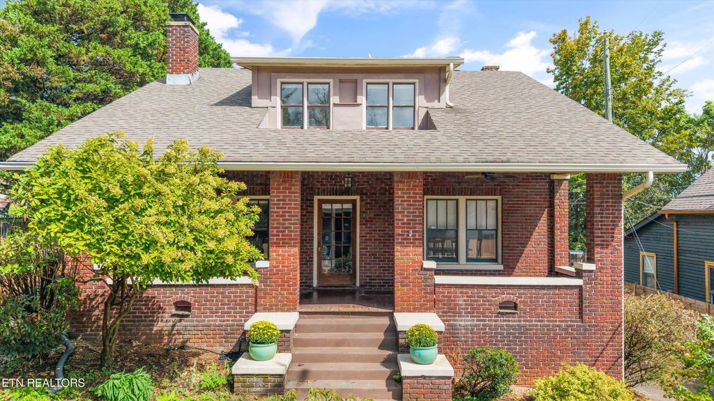 1011 Thompson Place, Knoxville, TN 37917