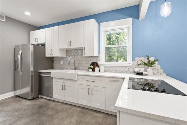 2827 CAMPBELL Street, Kansas City, MO 64109