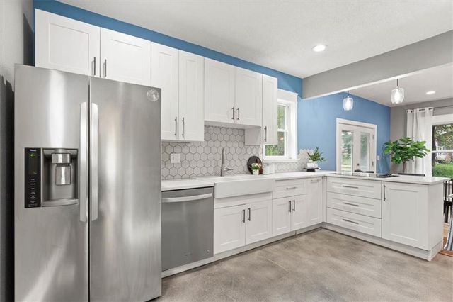 2827 CAMPBELL Street, Kansas City, MO 64109