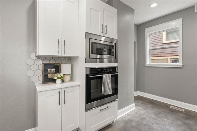 2827 CAMPBELL Street, Kansas City, MO 64109