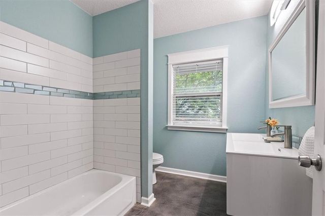 2827 CAMPBELL Street, Kansas City, MO 64109