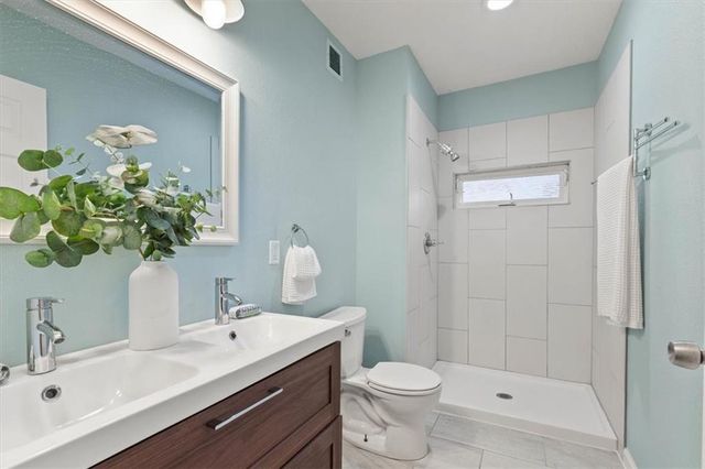 2827 CAMPBELL Street, Kansas City, MO 64109