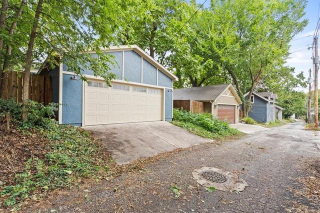 2827 CAMPBELL Street, Kansas City, MO 64109