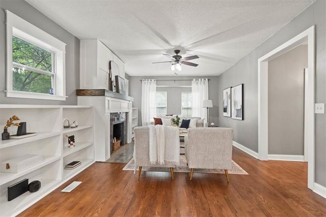 2827 CAMPBELL Street, Kansas City, MO 64109