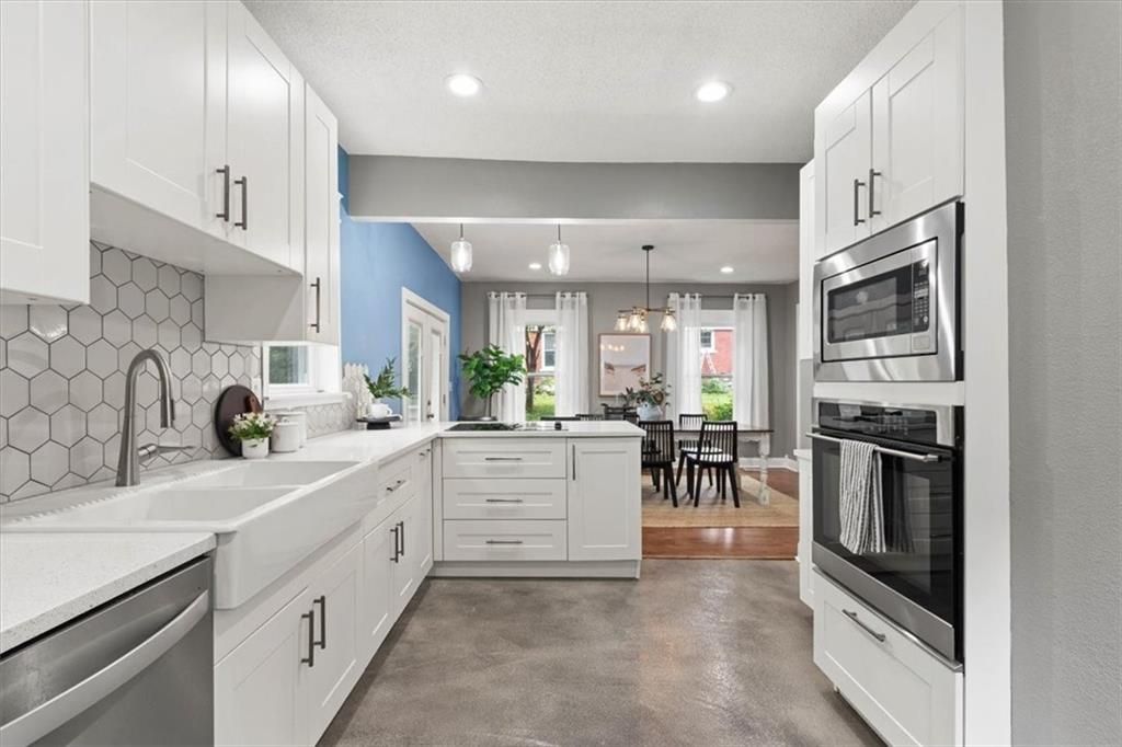 2827 CAMPBELL Street, Kansas City, MO 64109