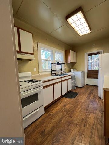 807 WOLFE ST, Fredericksburg, VA 22401