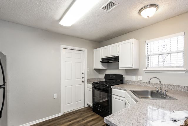 10244 Budtime Lane, Dallas, TX 75217