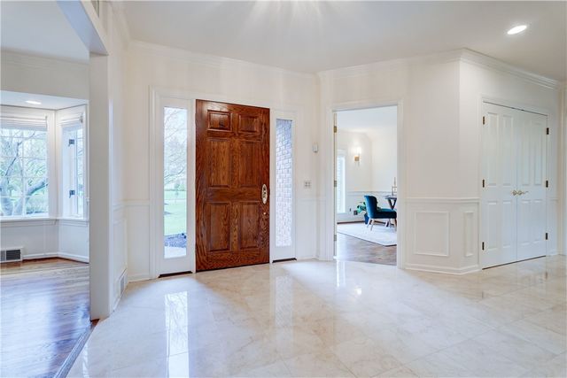 11 Merryhill Lane, Pittsford, NY 14534