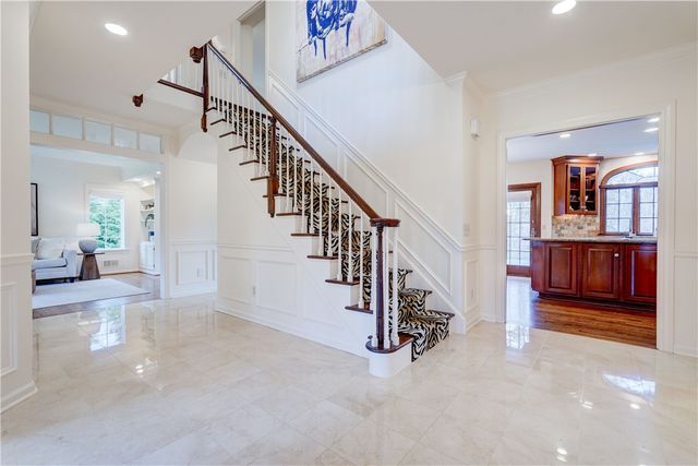 11 Merryhill Lane, Pittsford, NY 14534